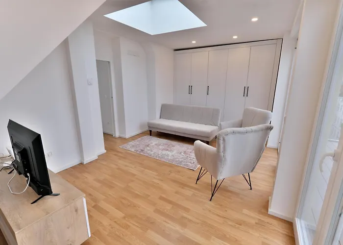 Lotus Apartment *